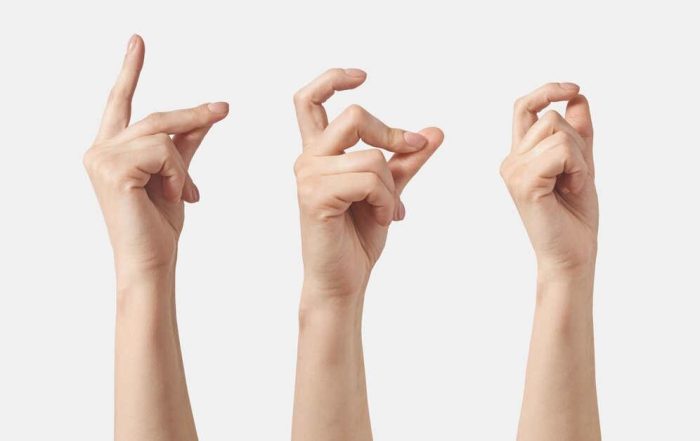 L’exercice des bisous fait partie de la gym des doigts préconisée par les graphothérapeutes